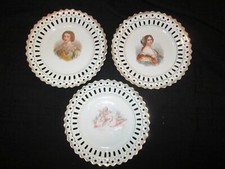 3 petites assiettes porcelaine