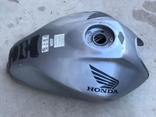 UN RESERVOIR ESSENCE NU TANK POUR MOTO HONDA 600 HORNET 2005 2006 BOSSELET