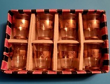 Anciens petits verres à - 8,