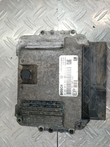 Calculateur moteur opel zafira - calculateur,