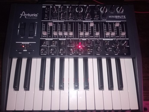 Arturia minibrute - arturia,