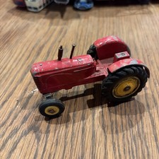 Collection Dinky Toys - Tracteur rouge Massey Ferguson