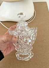 joli sucrier en verre .