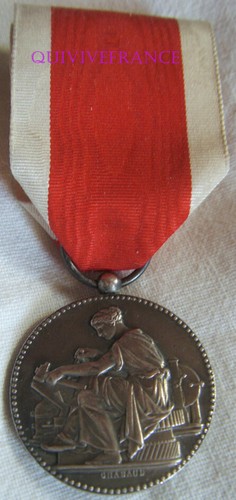 Dec7108 medaille d honneur - -,