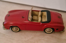 SCHUCO  2097  Mercedes  rouge  voiture  mécanique à remontoir  en tôle 23 cm