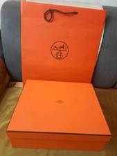 Boite vide Hermes un peu