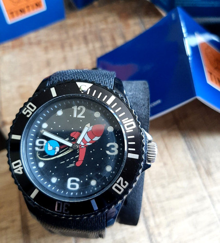 Hergé moulinsart montre - &, moulinsart-montre