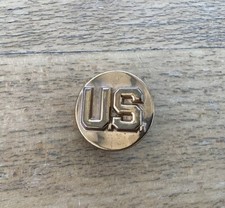 DISQUE DE COL MÉTAL TROUPE  "US" US 1939-1945 ORIGINAL OCCASION N°1