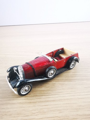Voiture miniature ancienne
