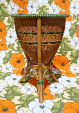 ANCIENNE TRAVAILLEUSE PANIER
