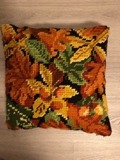 COUSSIN TAPISSERIE AU POINT