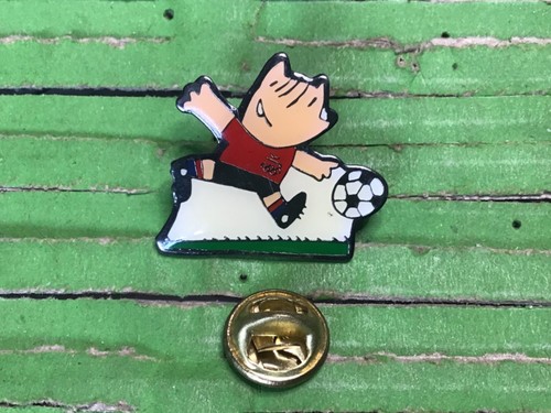 Pins barcelone jeux foot - barcelone,