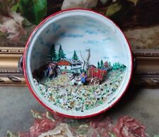 ANCIEN DIORAMA EN TERRE CUITE PEINT DANS CASSOLETTE STYLE CRÈCHE 