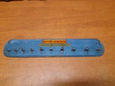 ancienne plaque metal outils