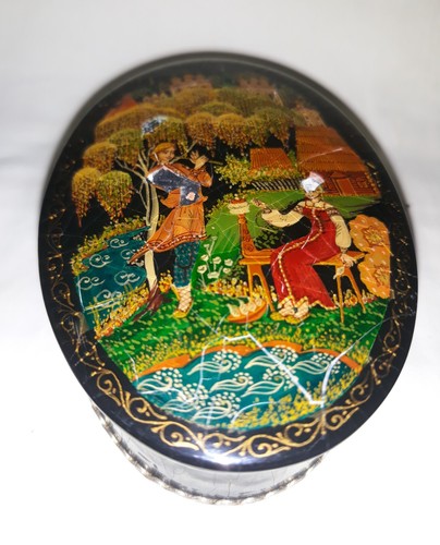 Petite boite laquée russe - laquée,