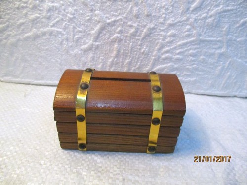 Ancienne tirelire malle en - ",