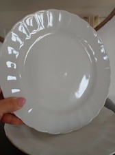 2 ASSIETTES EN PORCELAINE