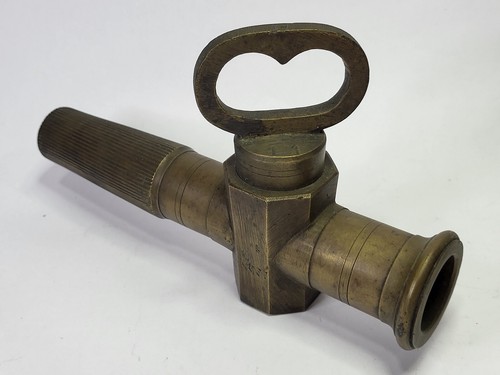 Ancien grand robinet - ancien,
