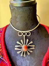 collier pendentif moderniste