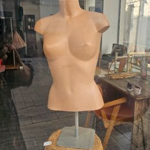 Buste mannequin femme chair