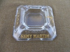 ANCIEN CENDRIER PUBLICITAIRE EN VERRE COGNAC REMY MARTIN - 13,5 x 13,5 cm