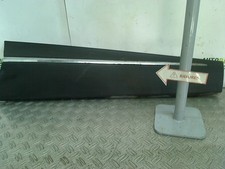 SIDE RUBBING STRIP RIGHT FRONT striped Renault Captur (2R) 2015 801867830R