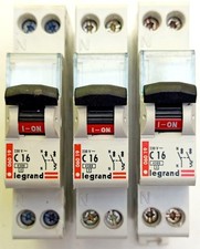 Lot de 3 disjoncteurs Legrand