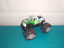 23051411 voiture miniature 4x4