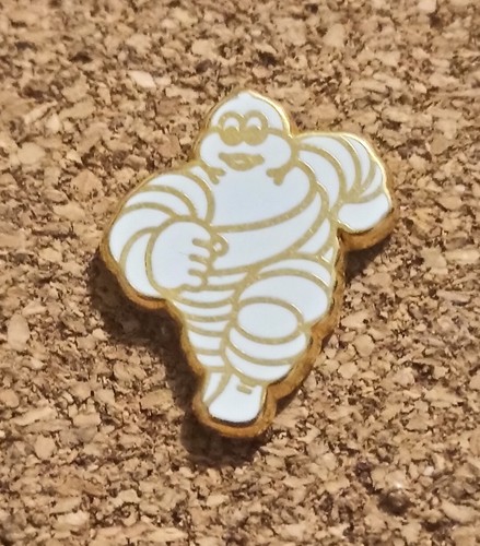 Pin bonhomme michelin pneu - pin's,