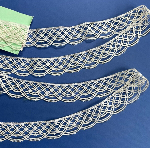 Dentelle ancienne aux fuseaux - dentelle,