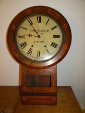Horloge Régulateur à Boitier Suspendu Anglais Marqueté par Charles L. Rois & Co