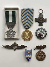 Lot de 7 anciens INSIGNES