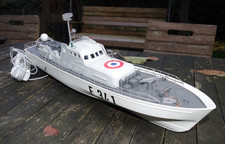 JOUSTRA F 341 VEDETTE GARDES COTE téléguidé SUPERBE FONCTIONNE PARFAITEMENT.