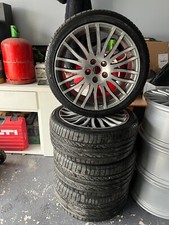 4 jantes aston martin en 235/40ZR19 avec pneus très bonne état général 