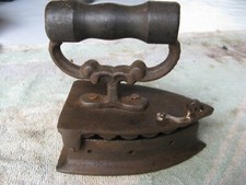  Antiquité : ancien fer à repasser  en fonte