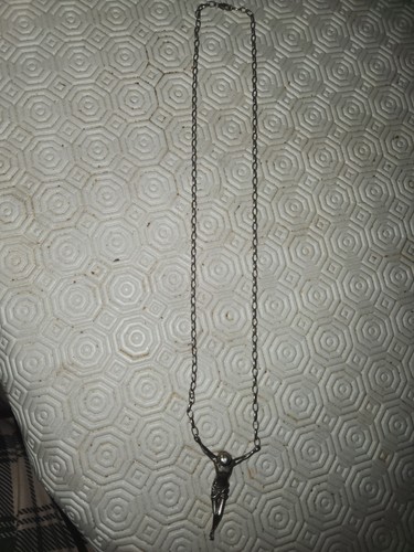 Collier chaine avec christ - chaine,