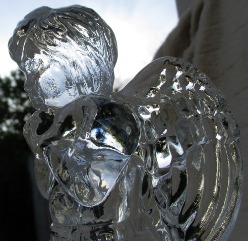 Art glass kneeling praying - art, kneeling/praying