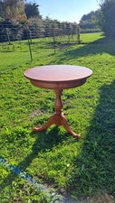 Guéridon en merisier en bon état