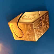 TROIS Fèves HEDIARD formant  BOX H -  PUZZLE doré OR Année 2002