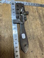 n° 38 OUTIL ANCIEN, BAILLE VOIE , TOURNE A GAUCHE ￼