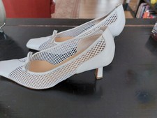 Escarpins cuir blancs Testoni taille 38, talon 6,5cm, très peu portés
