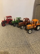 Britains 1/32 Lot De Quatre Tracteurs Fiat Deutz Volvo