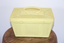 RARE VINTAGE PANIER DÉCORATIF EN PLASTIQUE jaune - valisette poupée