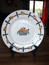 ancien plat en faïence de BADONVILLER  Art Déco. Corbeille et abricots 28 cm