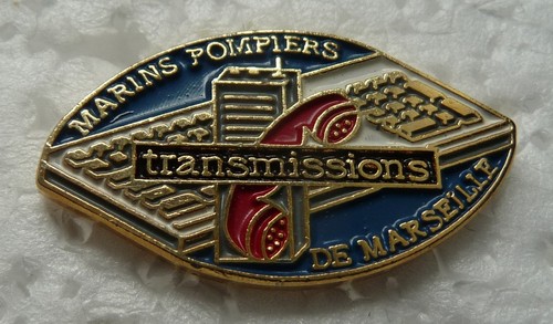 Pin militaire des - pin's,