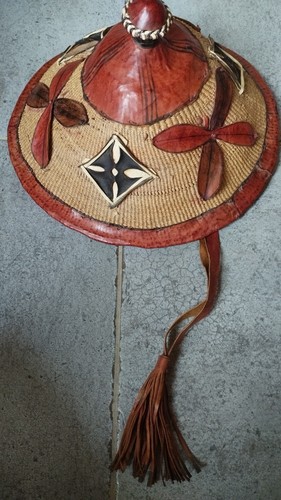 Chapeau africain cuir et - en,