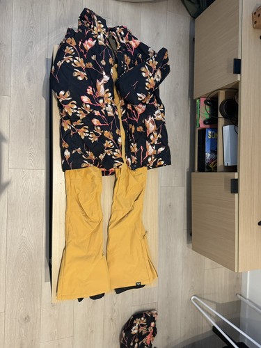 Roxy ski jacket and - roxy, pants