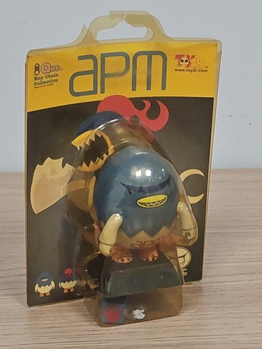 Toy2r qee keychain egg 5 - q, 2.5"