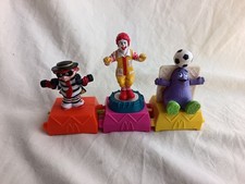 3 FIGURINES JOUETS SERIE