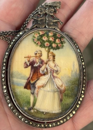Ancien pendentif médaillon